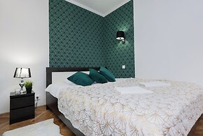 UNIT Short Rent Apartment by Warsaw Metro Station