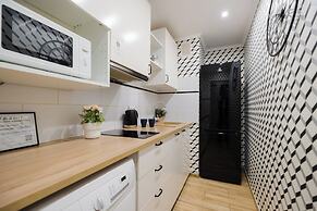 UNIT Short Rent Apartment by Warsaw Metro Station