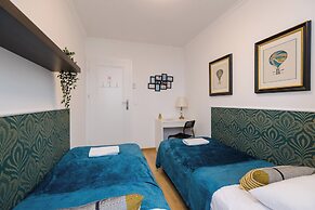 UNIT Short Rent Apartment by Warsaw Metro Station