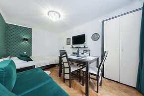 UNIT Short Rent Apartment by Warsaw Metro Station