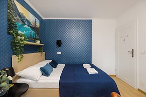 UNIT Short Rent Apartment by Warsaw Metro Station