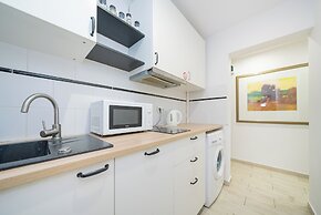 UNIT Short Rent Apartment by Warsaw Metro Station