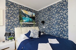 UNIT Short Rent Apartment by Warsaw Metro Station