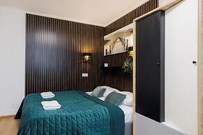 UNIT Short Rent Apartment by Warsaw Metro Station