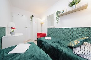 UNIT Short Rent Apartment by Warsaw Metro Station