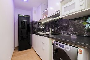 UNIT Short Rent Apartment by Warsaw Metro Station