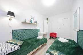 UNIT Short Rent Apartment by Warsaw Metro Station