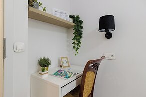UNIT Short Rent Apartment by Warsaw Metro Station