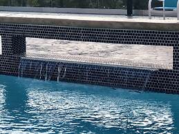 Holiday Inn Express and Suites Houston Westchase - Westheimer by IHG