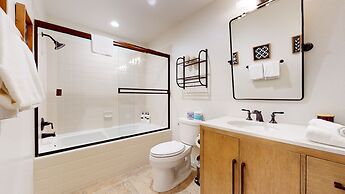 Bridges Townhome 11 Pet-Friendly Deluxe Townhome with Private Hot Tub 