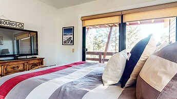 Bridges Townhome 11 Pet-Friendly Deluxe Townhome with Private Hot Tub 