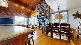 Bridges Townhome 11 Pet-Friendly Deluxe Townhome with Private Hot Tub 