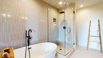 Bridges Townhome 11 Pet-Friendly Deluxe Townhome with Private Hot Tub 