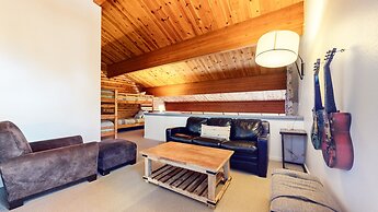 Bridges Townhome 11 Pet-Friendly Deluxe Townhome with Private Hot Tub 