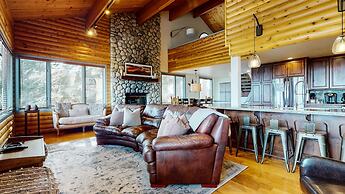 Bridges Townhome 11 Pet-Friendly Deluxe Townhome with Private Hot Tub 