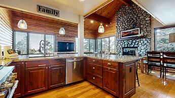 Bridges Townhome 11 Pet-Friendly Deluxe Townhome with Private Hot Tub 