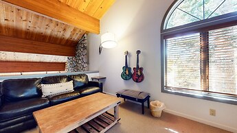 Bridges Townhome 11 Pet-Friendly Deluxe Townhome with Private Hot Tub 