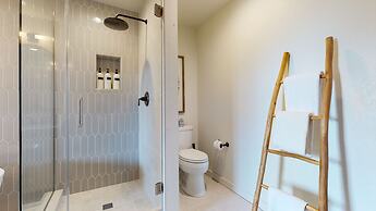 Bridges Townhome 11 Pet-Friendly Deluxe Townhome with Private Hot Tub 