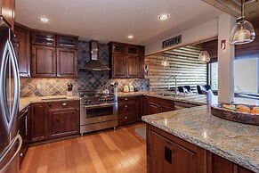 Bridges Townhome 11 Pet-Friendly Deluxe Townhome with Private Hot Tub 