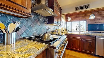 Bridges Townhome 11 Pet-Friendly Deluxe Townhome with Private Hot Tub 