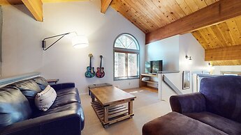 Bridges Townhome 11 Pet-Friendly Deluxe Townhome with Private Hot Tub 