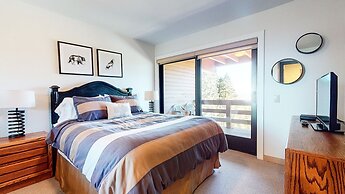 Bridges Townhome 11 Pet-Friendly Deluxe Townhome with Private Hot Tub 