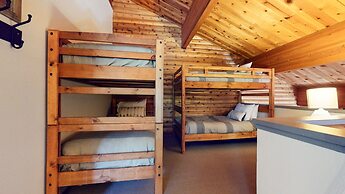 Bridges Townhome 11 Pet-Friendly Deluxe Townhome with Private Hot Tub 