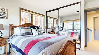 Bridges Townhome 11 Pet-Friendly Deluxe Townhome with Private Hot Tub 