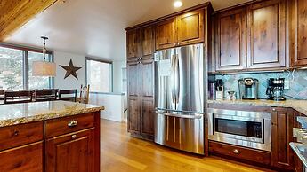 Bridges Townhome 11 Pet-Friendly Deluxe Townhome with Private Hot Tub 