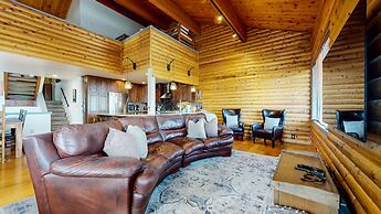 Bridges Townhome 11 Pet-Friendly Deluxe Townhome with Private Hot Tub 