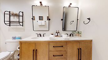 Bridges Townhome 11 Pet-Friendly Deluxe Townhome with Private Hot Tub 