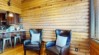 Bridges Townhome 11 Pet-Friendly Deluxe Townhome with Private Hot Tub 