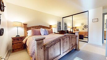 Bridges Townhome 11 Pet-Friendly Deluxe Townhome with Private Hot Tub 