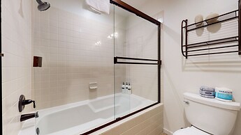 Bridges Townhome 11 Pet-Friendly Deluxe Townhome with Private Hot Tub 