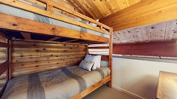 Bridges Townhome 11 Pet-Friendly Deluxe Townhome with Private Hot Tub 