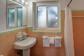 Green Seas Motel