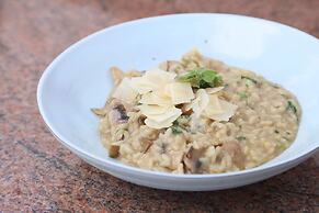 Villa D'Oro - Luxury Villas & Suites