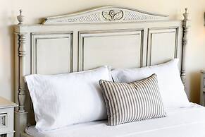 Villa D'Oro - Luxury Villas & Suites