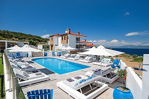 Villa D'Oro - Luxury Villas & Suites