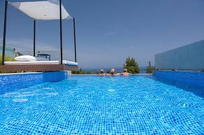 Villa D'Oro - Luxury Villas & Suites