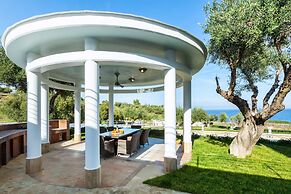 Villa D'Oro - Luxury Villas & Suites