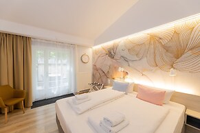 Little Suite Apartments