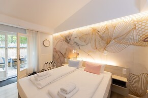 Little Suite Apartments