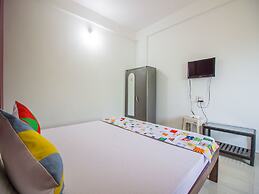 OYO 13203 Home Bright Studio Near Morjim Beach