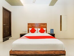 OYO 11747 Hotel Sai Comforts