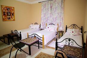 Hostel Villa Red City
