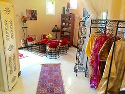 Hostel Villa Red City