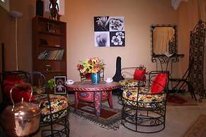 Hostel Villa Red City