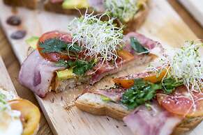 Metteyya Healing House