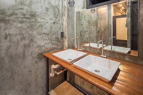 Yindee Travellers Lodge